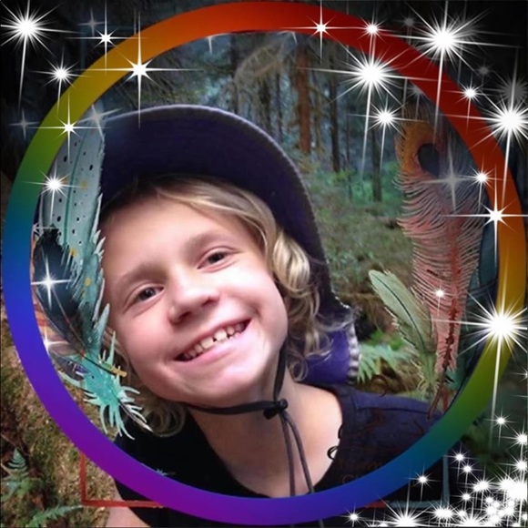 Meet your friendly Poshaholic, Jennah 😊🌺🌈🦋💖🌞 - Picture 7 of 16